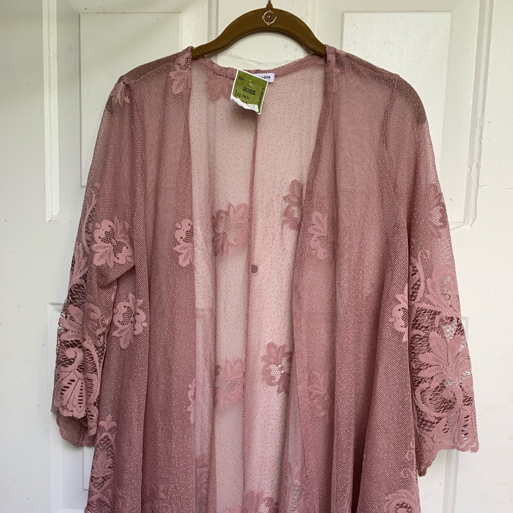 Woman’s lace duster